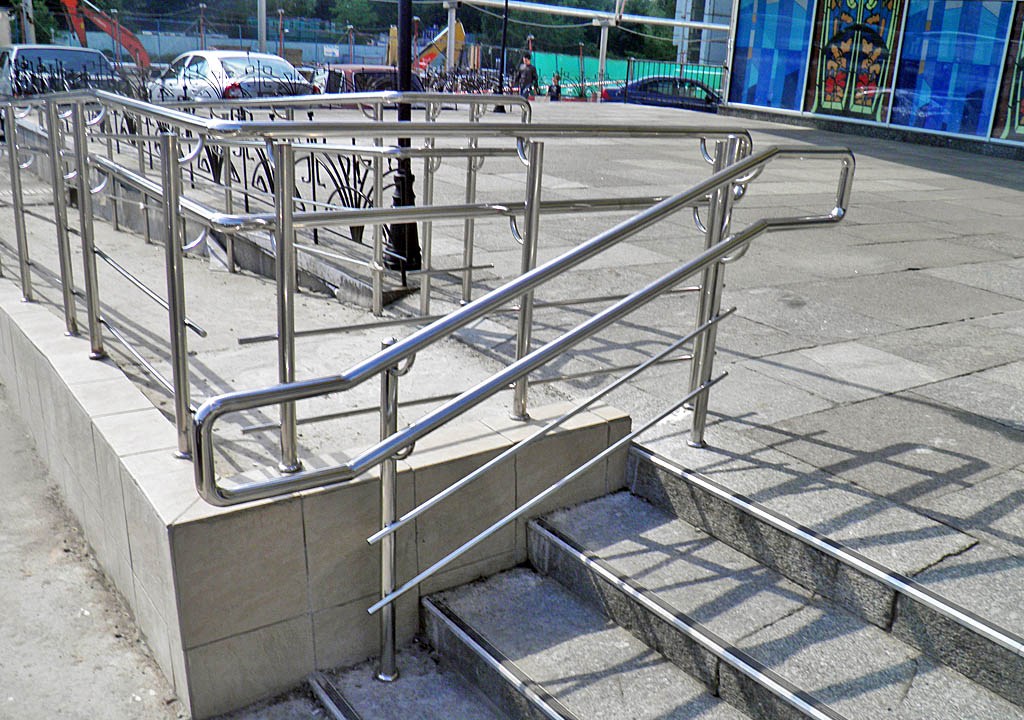 Монтаж поручней для лестниц, цена в Екатеринбурге от компании Перила и поручни из нержавейки